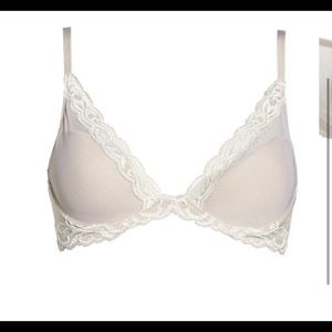 Feathers Underwire Contour Bra
NATORI